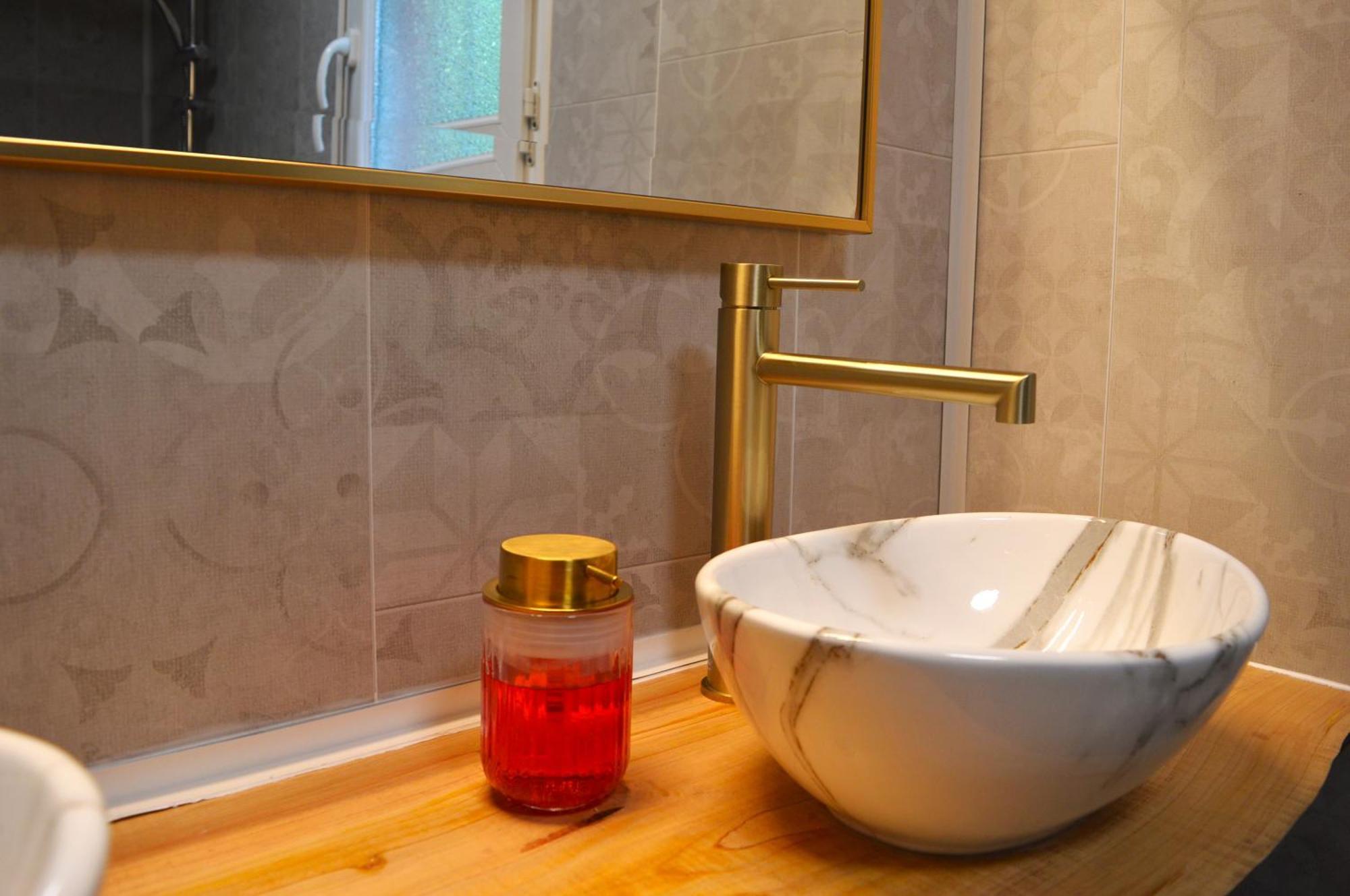 La Rose Des Vents & Spa - Gite La Parenthese Neoules Bagian luar foto
